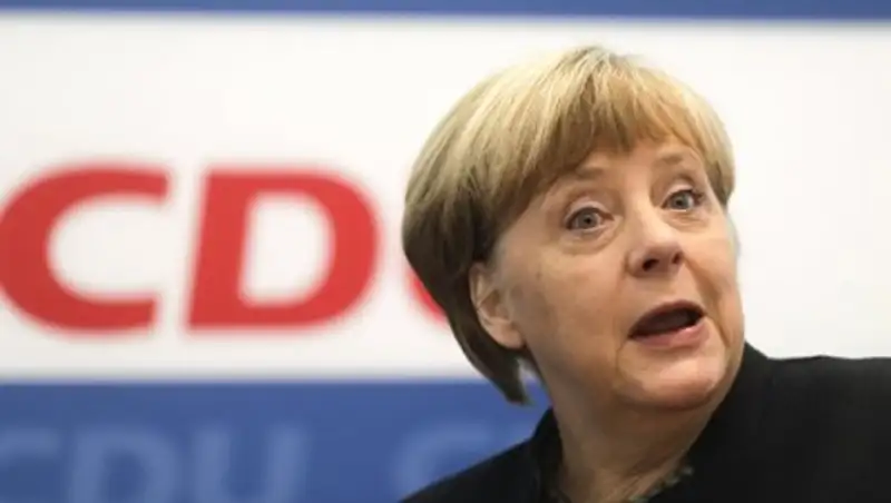 Меркель назвала заявления Эрдогана о поддержке терроризма абсурдными