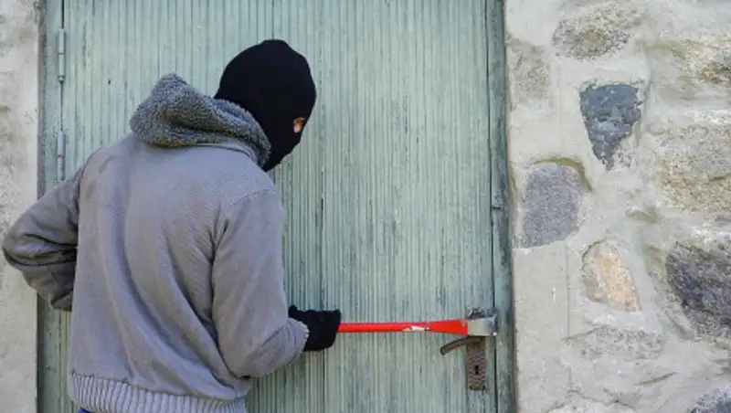 Лица скупщиков краденного опубликовали полицейские Алматы