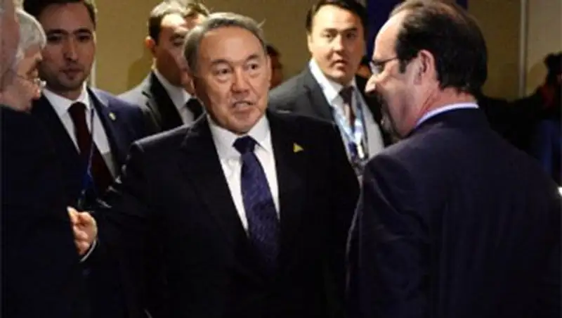 Переговоры президентов Казахстана и Франции начались в Акорде