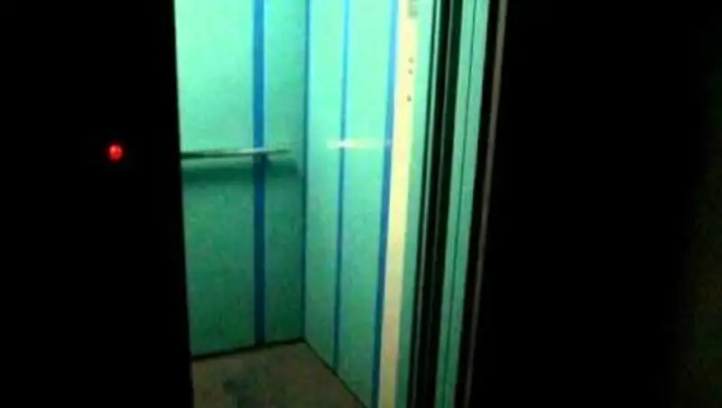 В ЧП с лифтом в Алматы обвинили самих пострадавших