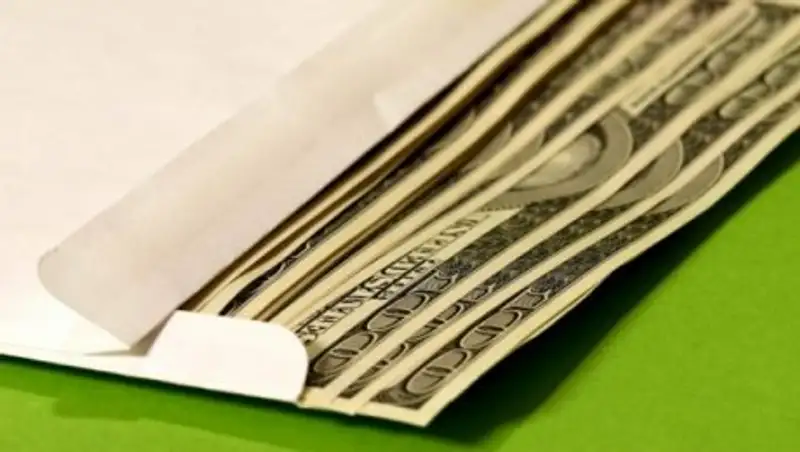 В Алматы мужчина, подозреваемый в кражах, предлагал полицейскому взятку - 3 тыс. долларов