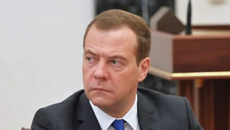 Медведев поручил готовиться к продлению антисанкций до конца 2017 года  