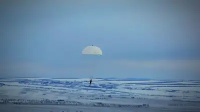 Казахстанские десантники выполнили сложные прыжки с парашютом, фото - Новости Zakon.kz от 16.02.2023 16:29