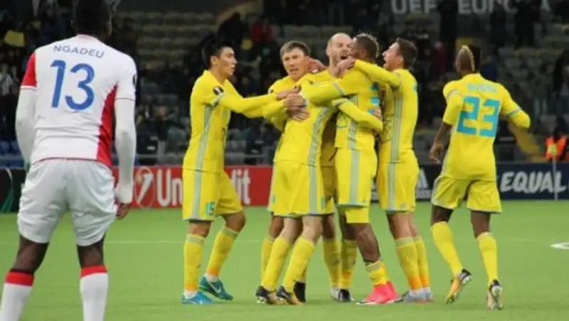 «Астана» ведет в счете после первого тайма в матче со «Славией»