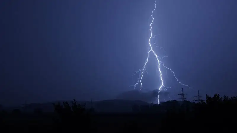 Штормовое предупреждение объявлено в 8 областях страны