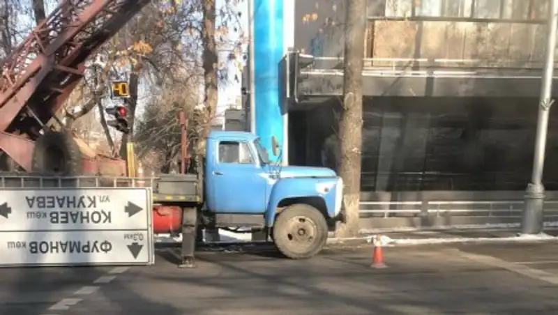 Когда поменяют таблички на проспекте Назарбаева в Алматы