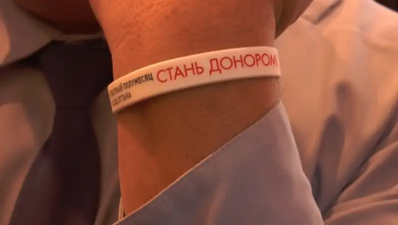 40 дорожно-патрульных полицейских Алматы , сдав свю кровь, помогли пострадавшим в ДТП