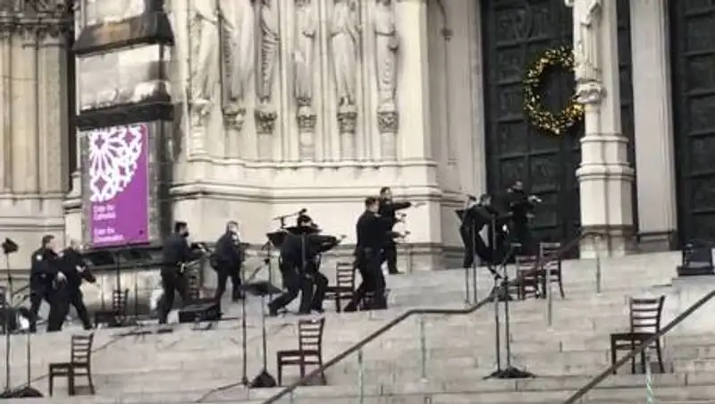 Полиция застрелила мужчину возле кафедрального собора в Нью-Йорке
