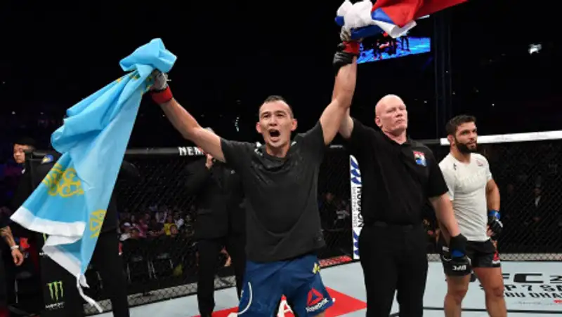 Дамир Исмагулов отпраздновал победу отжиманиями