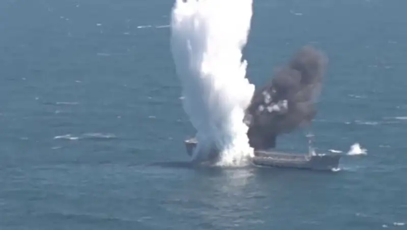 Турецкая подлодка потопила танкер в Черном море