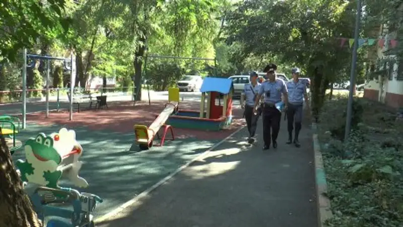 Полицейские Алматы значительно усилили патрулирование жилых дворов