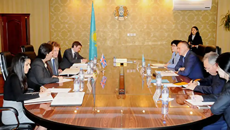 Министр юстиции РК встретился с министром юстиции Великобритании