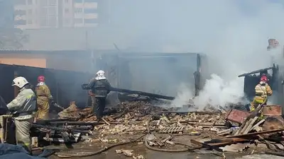 хлопок, газ, пожарные, фото - Новости Zakon.kz от 20.04.2023 12:51