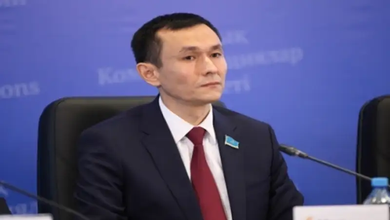 Обязать Нацбанк РК информировать об одномоментной коррекции курса валюты предлагают депутаты