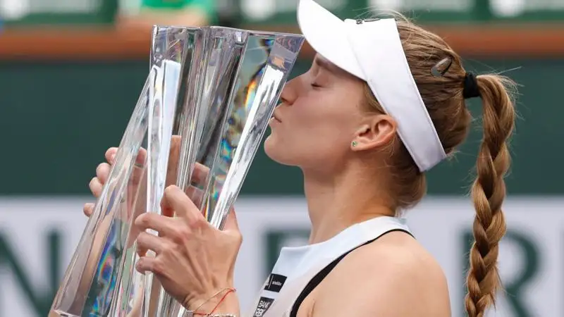 Елена Рыбакина официально стала седьмой ракеткой планеты среди женщин