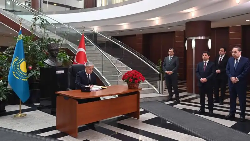 Токаев посетил посольство Турции, фото - Новости Zakon.kz от 08.02.2023 11:39