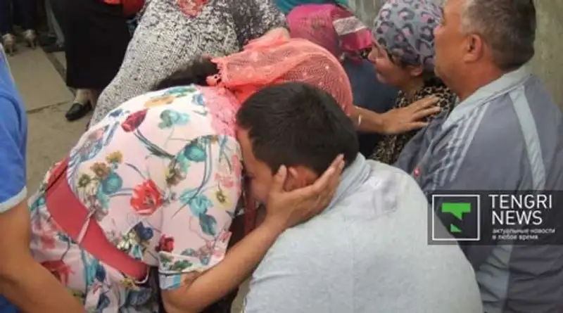 В Алматы простились с женщиной и детьми, жестоко убитыми 11 июня (фото), фото - Новости Zakon.kz от 13.06.2013 20:52