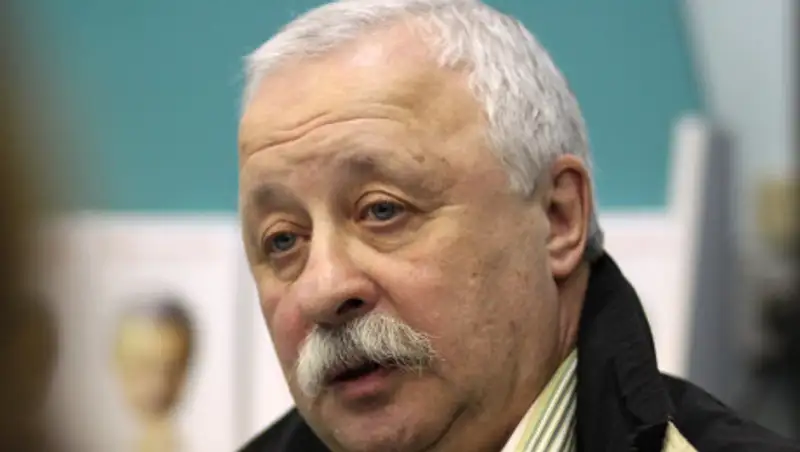 Якубович не нашел ошибки в слове на «Поле чудес» и ответил журналистам