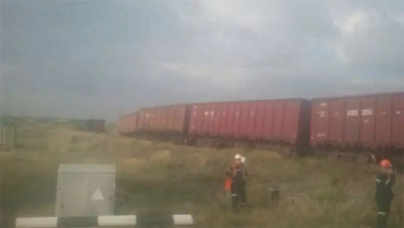 В Карагандинской области сошел с рельсов товарный поезд