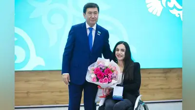 В Amanat наградили шахтеров, учителей, врачей и представителей других профессий, фото - Новости Zakon.kz от 24.10.2023 17:16