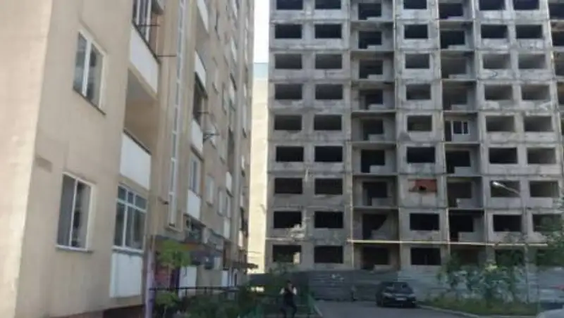 Миллиард потратили на выравнивание домов в мкр Зердели в Алматы