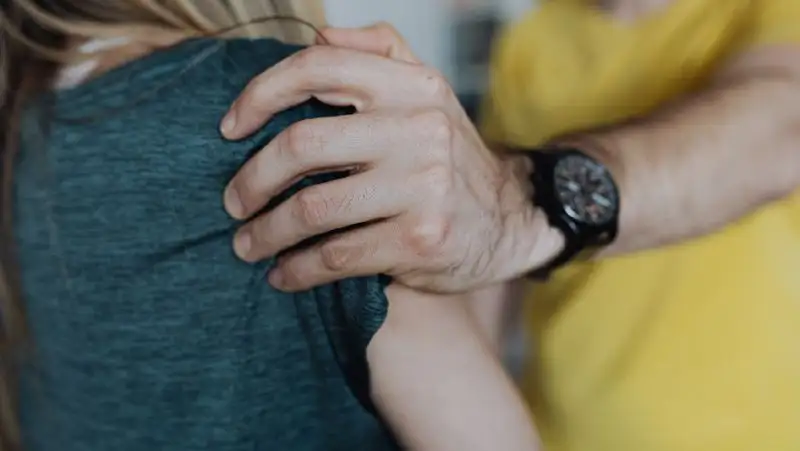 Карагандинец затащил 13-летнюю девочку в кусты и хотел изнасиловать