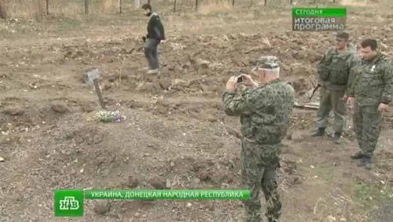 Донецкие ополченцы нашли 400 обезображенных тел в братских могилах 