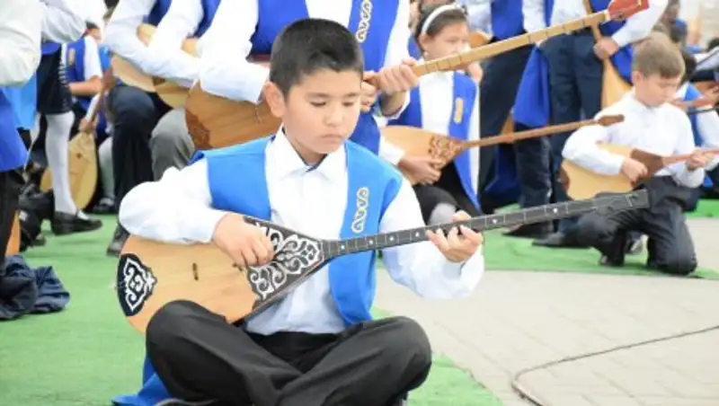 Прошедшая в Уральске акция "Нағыз қазақ домбыра" вошла в Казахстанскую книгу рекордов