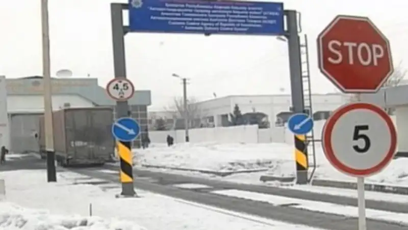 Украинские товары по пути в Казахстан возьмут под конвой