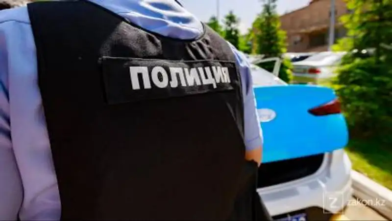 Мужчина сорвал погоны с полицейского в Туркестанской области