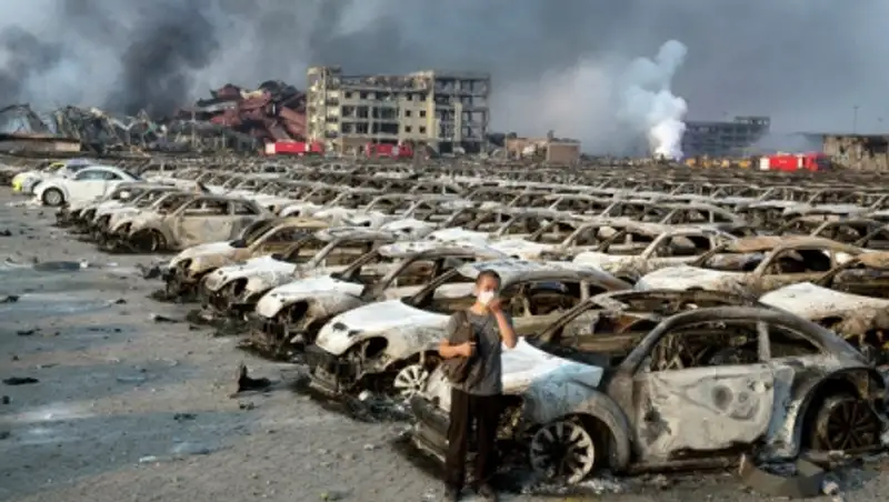 Власти Тяньцзиня после взрыва перенесут из города 10 химзаводов