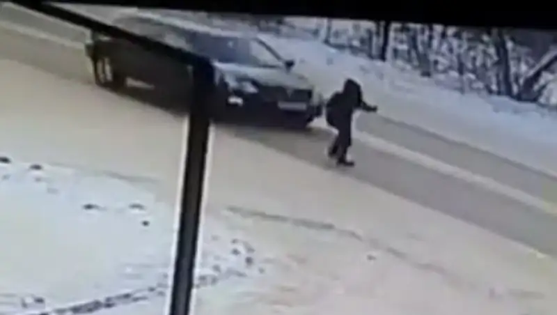 В Усть-Каменогорске парень из-за ссоры с девушкой бросился под колёса