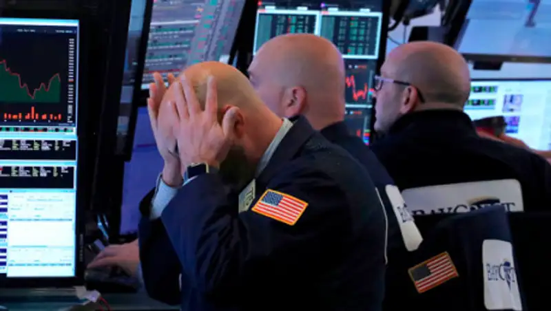 Индексы США снизились более чем на 4%