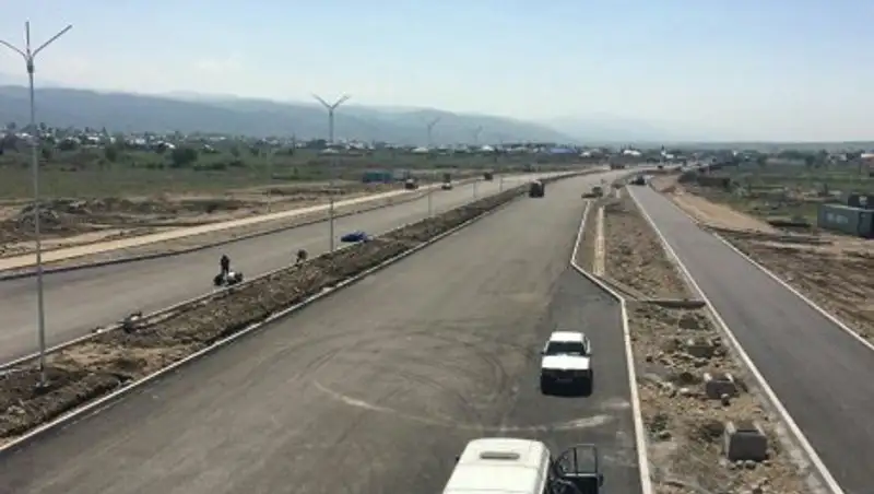 Байбек подписал документ об изъятии земельных участков для пробивки улицы Абая