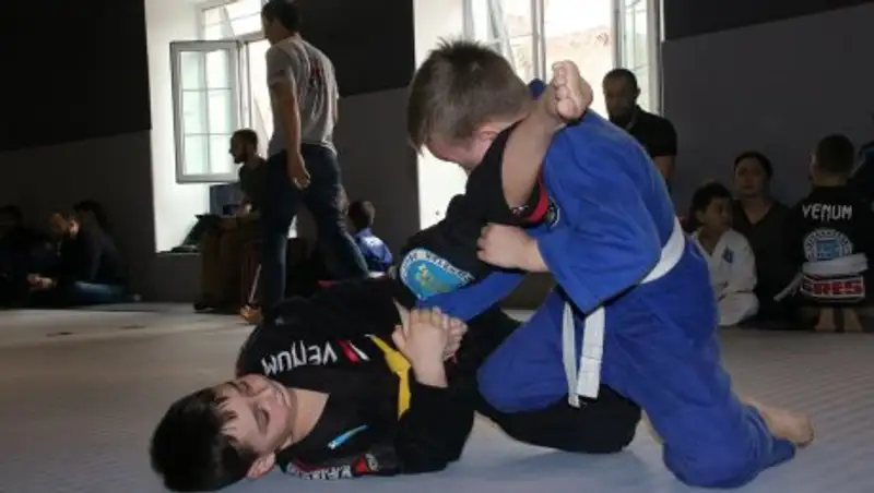 В Алматы прошел открытый турнир по бразильскому джиу-джитсу «QTT Kids»