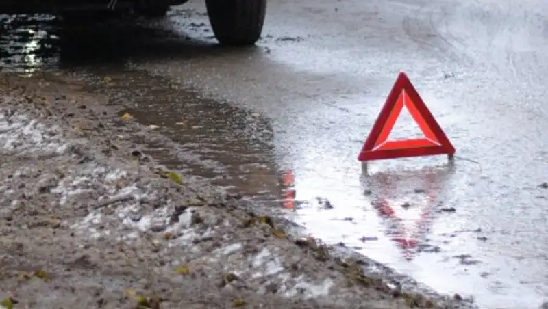 Человек погиб в результате лобового столкновения в Карагандинской области