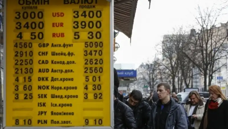 Порошенко пообещал вернуть гривну к курсу 20-22 за доллар