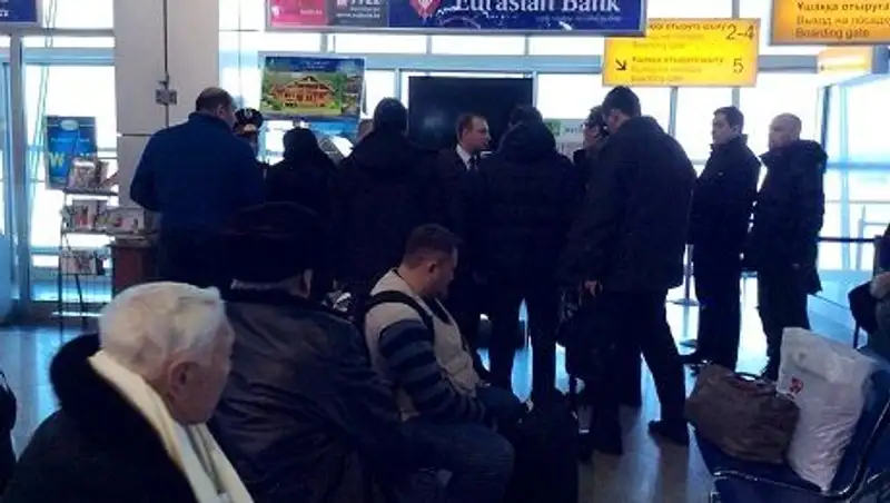 Вылет рейса Алматы-Астана остановлен из-за нападения пассажира на бортпроводника