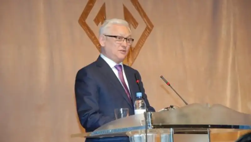 Ерик Султанов поздравил энергетиков с профессиональным праздником