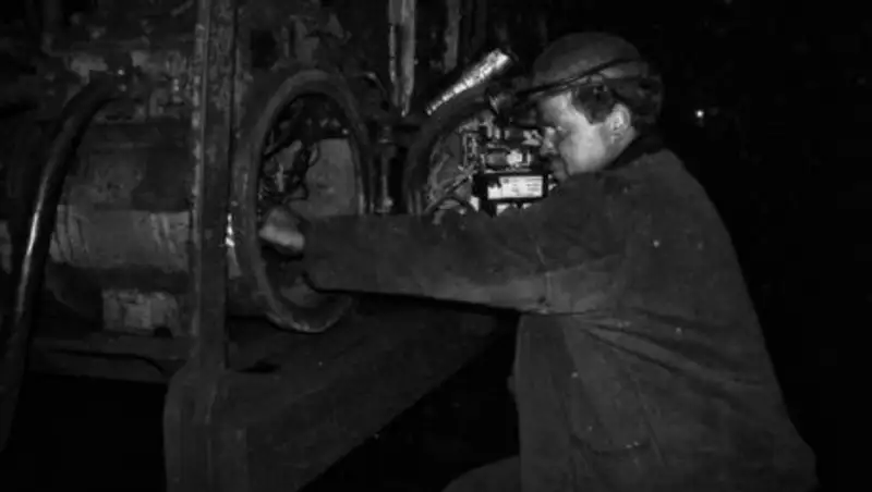 На Иртышской шахте от удара током умер электрослесарь