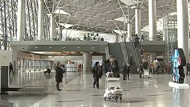 В аэропорту Внуково пассажира ограбили на 20 миллионов рублей