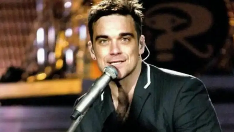 Робби Уильямсу для выступления в России нужны 30 диванов и 50 кг льда