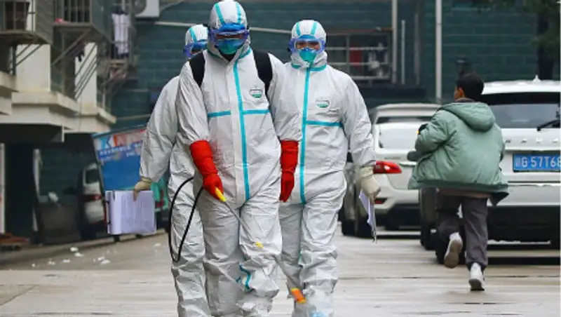 Коронавирус мог распространиться из секретной лаборатории в Ухани