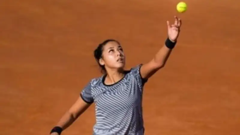 Теннисистка Зарина Дияс вышла в четвертьфинал соревнований в Страсбурге