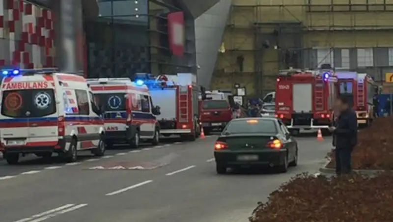 Мужчина напал с ножом на посетителей польского торгового центра