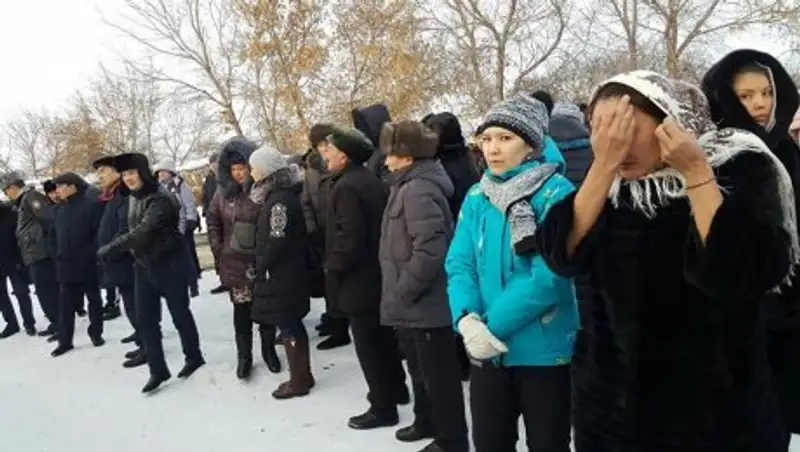 В Акмолинской области прошли похороны убитого полицейского 