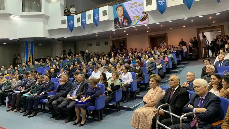 В Алматы чествовали шагнувшего в вековой рубеж академика Зулхарная Сеитова, фото - Новости Zakon.kz от 20.12.2022 19:56