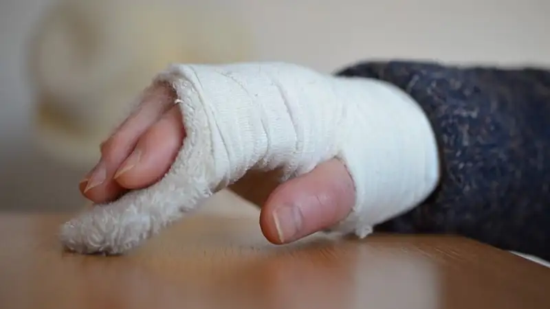 Единственный травмпункт Актобе переполнен из-за гололеда