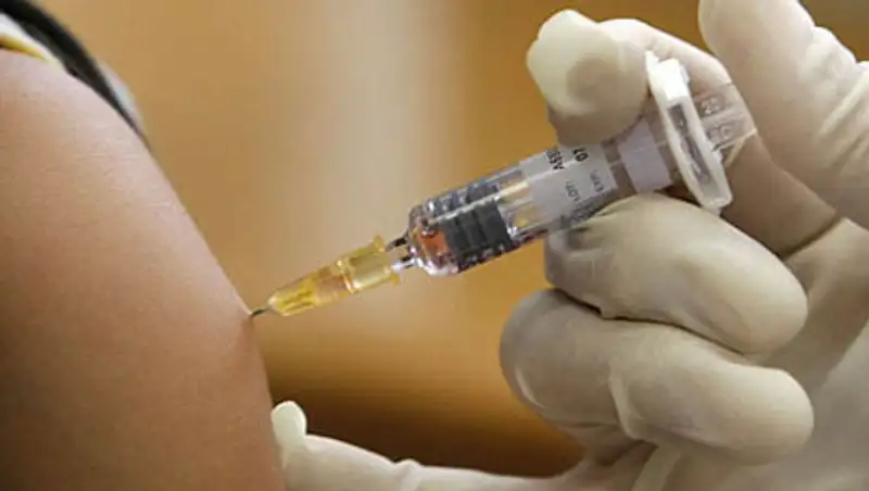 На иммунопрофилактику в Казахстане выделяется 12 млрд тенге в год - Ж.Бекшин