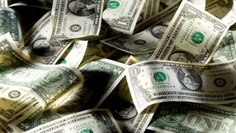 Доллар подешевел на 3 тенге